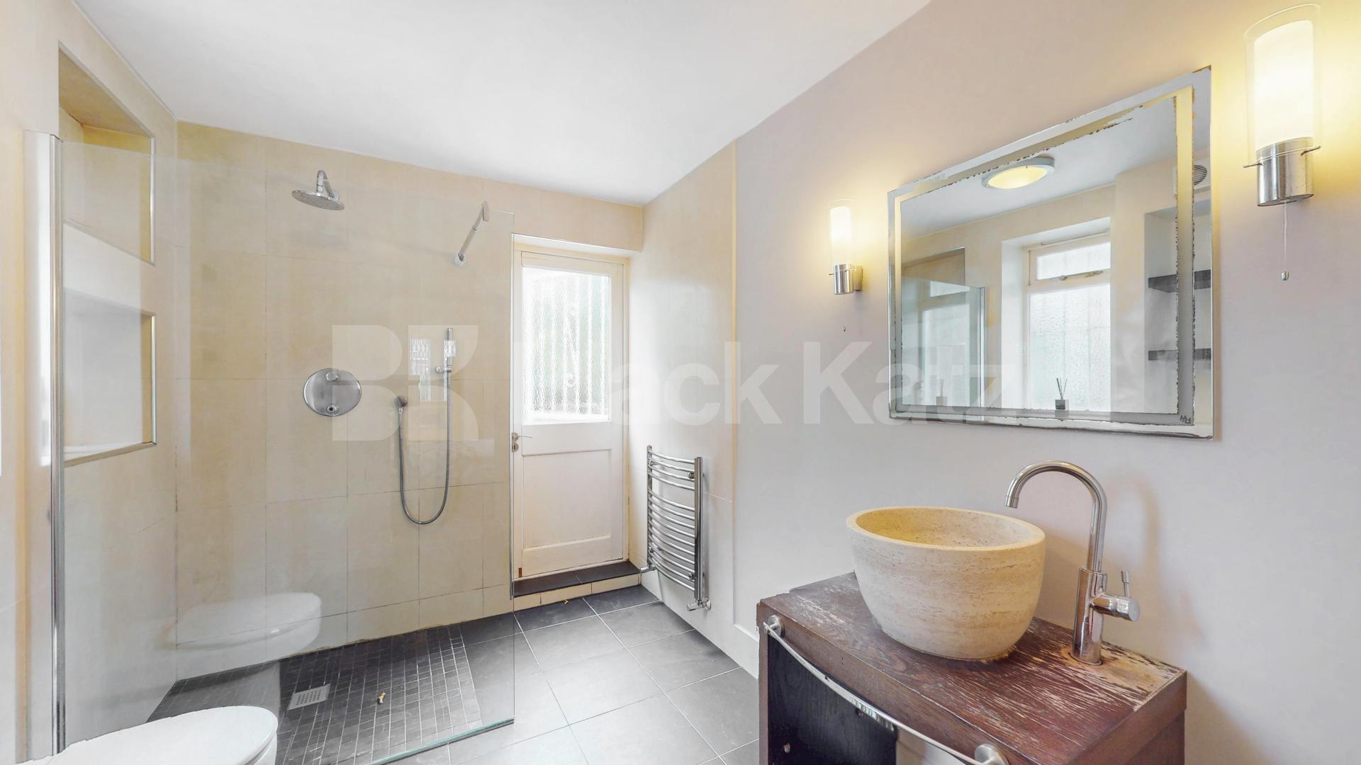 Modern Garden Flat Compayne Gardens, South Hampstead